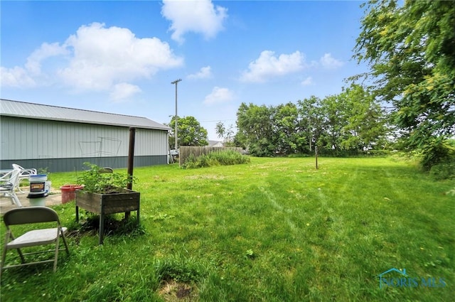 407 Washington St, Findlay, OH 45840 - view of green lawn with a pole building