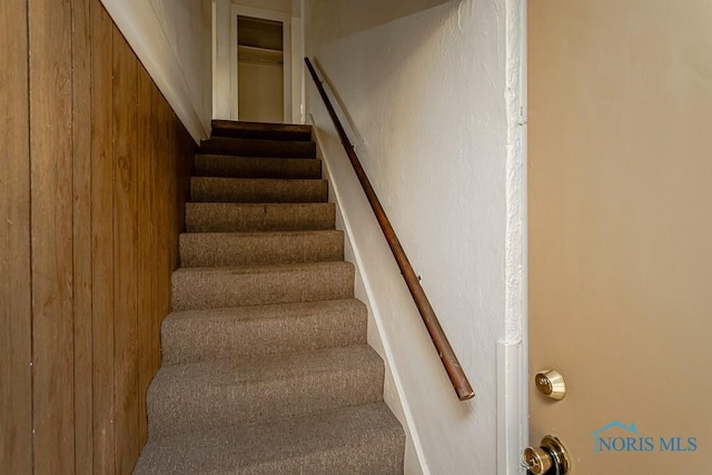 5712 Rambo Ln, Toledo, OH 43623 - view of stairway