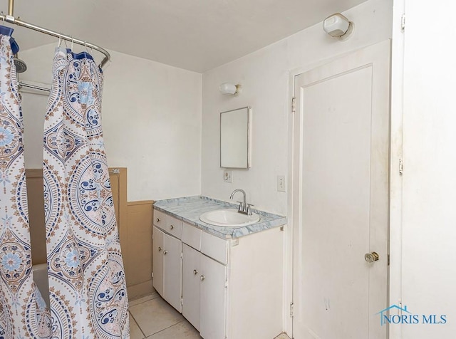 5712 Rambo Ln, Toledo, OH 43623 - full bathroom with vanity, tile patterned flooring, and shower / tub combo with curtain