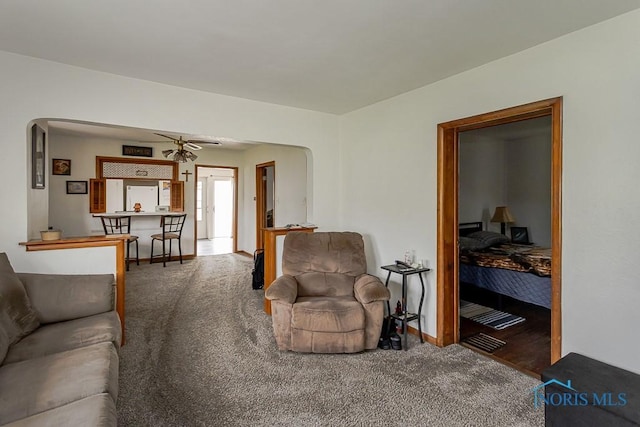 5712 Rambo Ln, Toledo, OH 43623 - carpeted living area featuring arched walkways and baseboards