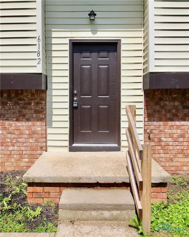 6182 Old Farm Ct, Toledo, OH 43612 - doorway to property with brick siding