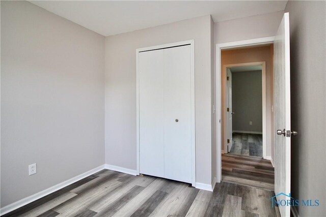 6182 Old Farm Ct, Toledo, OH 43612 - unfurnished bedroom with wood finished floors and a closet