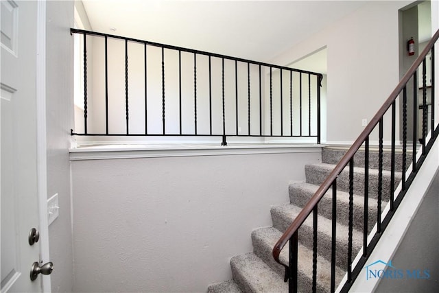 6182 Old Farm Ct, Toledo, OH 43612 - view of stairway