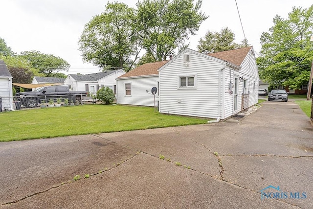 564 Southfield Dr, Maumee, OH 43537 - back of house with a shingled roof