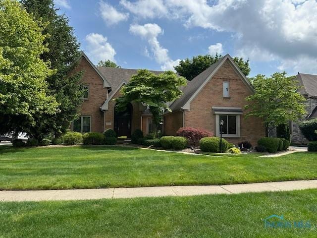 7345 Kings Walk Ln, Sylvania, OH 43560 - traditional-style home with brick siding and a front yard