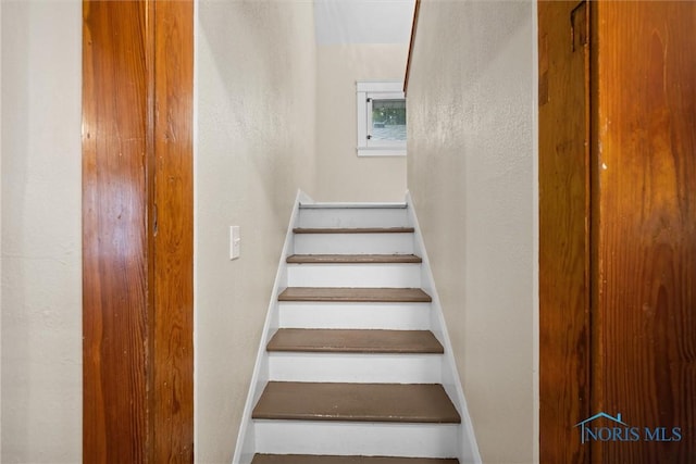 1930 Berkshire Pl, Toledo, OH 43613 - view of stairway