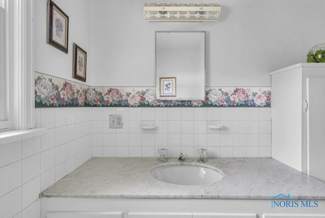 3733 Shamrock Dr, Toledo, OH 43615 - bathroom featuring vanity