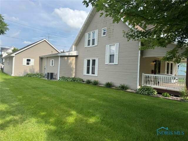 506 Ditto St, Archbold, OH 43502 - back of house with a lawn