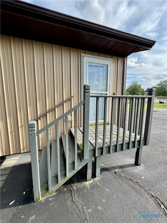 220 Rolland St, Bryan, OH 43506 - property entrance