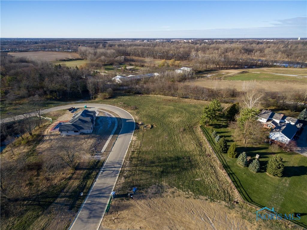 422 Delaware Dr, Perrysburg, OH 43551