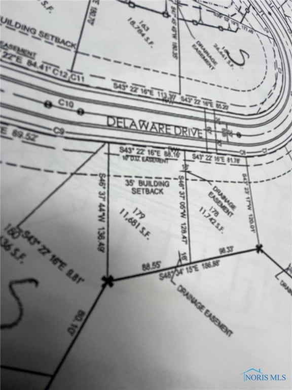 414 Delaware Dr, Perrysburg, OH 43551