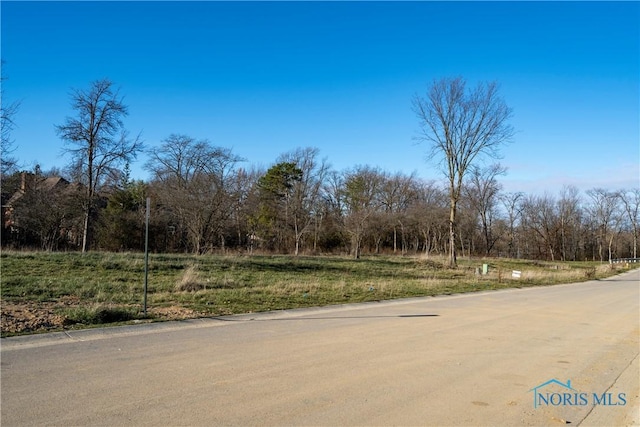 486 Delaware Dr, Perrysburg, OH 43551