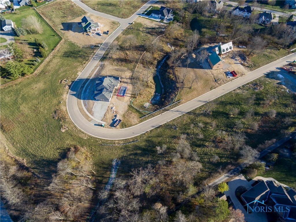 438 Delaware Dr, Perrysburg, OH 43551