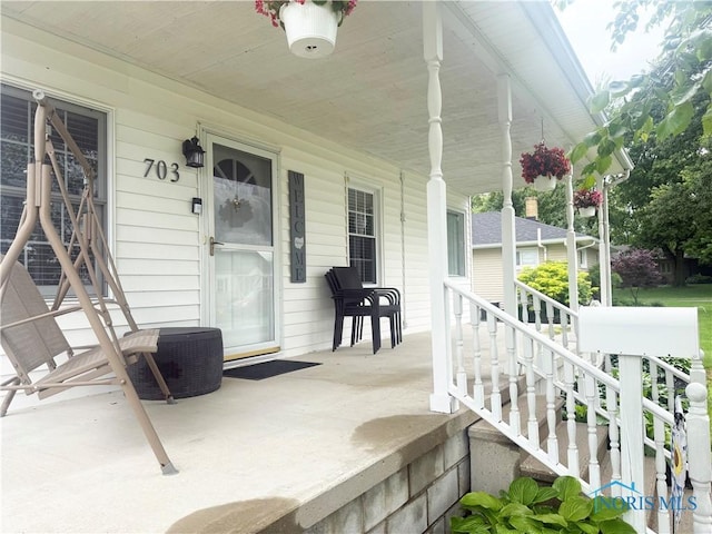 703 College Ave, Fostoria, OH 44830 - view of porch