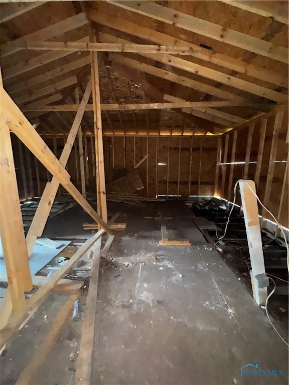 2920 Albion St, Toledo, OH 43610 - view of attic