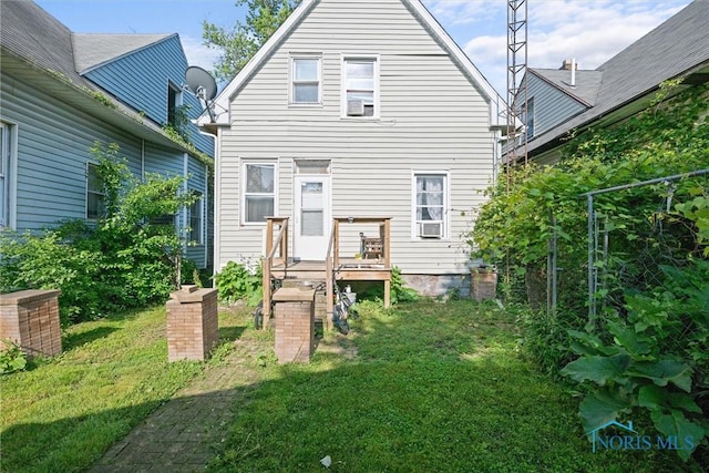 743 Clark St, Toledo, OH 43605 - rear view of house with a lawn