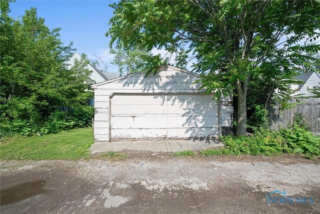 743 Clark St, Toledo, OH 43605 - view of detached garage
