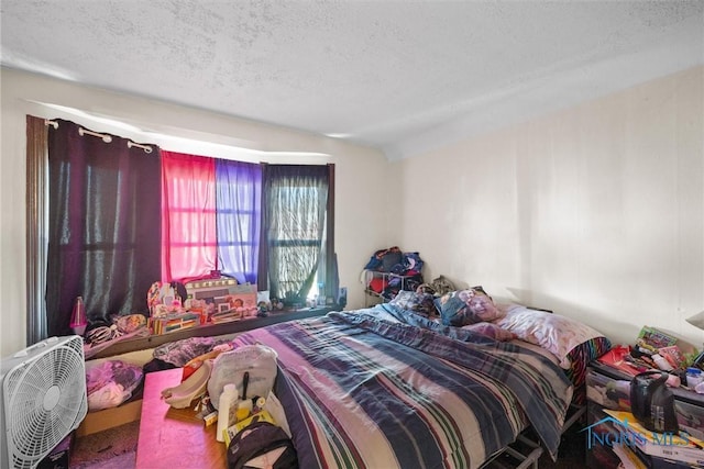 743 Clark St, Toledo, OH 43605 - bedroom featuring a textured ceiling