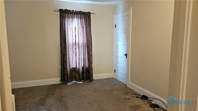 4024 Commonwealth Ave, Toledo, OH 43612 - empty room featuring carpet floors and baseboards