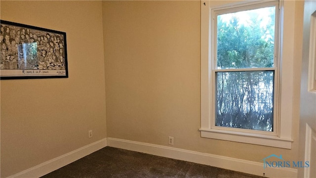 4024 Commonwealth Ave, Toledo, OH 43612 - unfurnished room featuring dark carpet and baseboards
