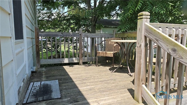 4024 Commonwealth Ave, Toledo, OH 43612 - view of wooden terrace