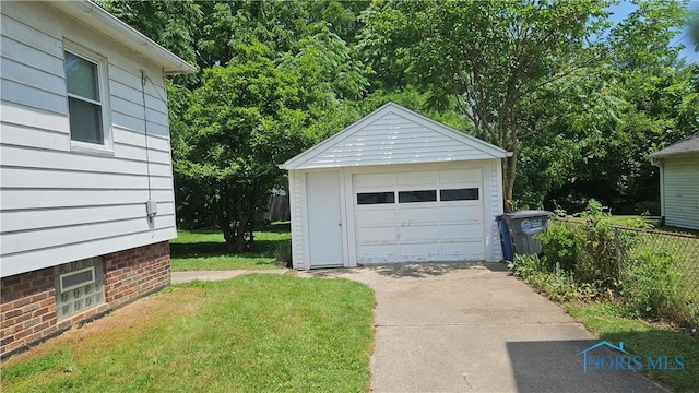 4024 Commonwealth Ave, Toledo, OH 43612 - detached garage with concrete driveway
