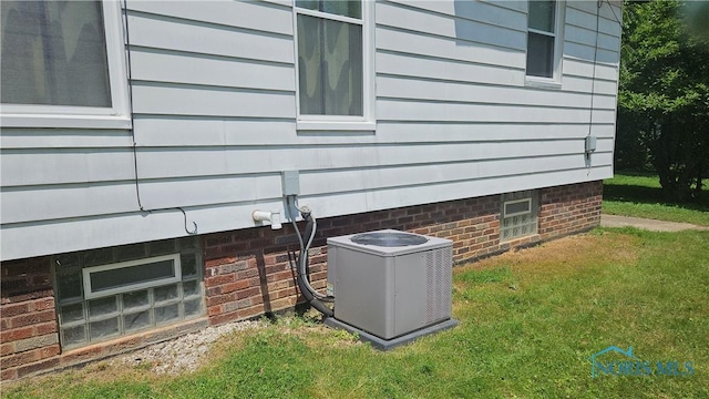 4024 Commonwealth Ave, Toledo, OH 43612 - exterior view of a central air condition unit and a power unit
