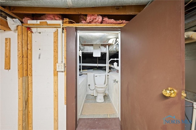 2521 Shallowford Dr, Toledo, OH 43611 - hall with concrete floors