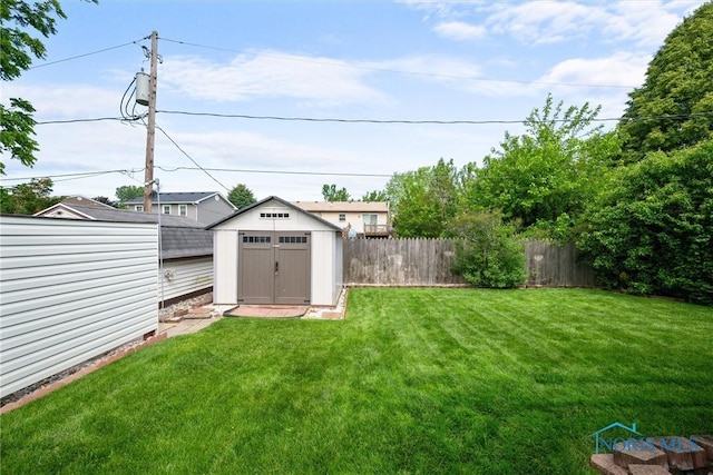 2521 Shallowford Dr, Toledo, OH 43611 - fenced backyard with a storage shed