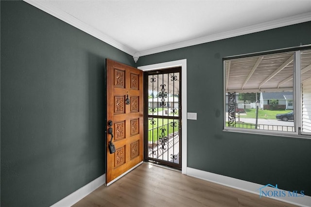 2521 Shallowford Dr, Toledo, OH 43611 - entrance foyer with crown molding and wood finished floors