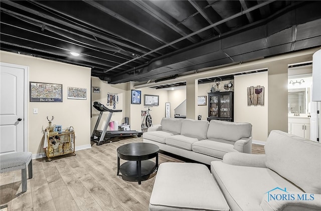 5352 Brint Crossing Blvd, Sylvania, OH 43560 - living room featuring light wood-type flooring and baseboards