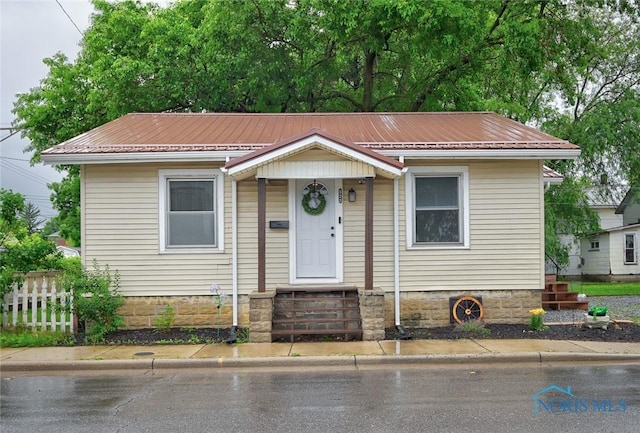525 Western Ave, Findlay, OH 45840 - bungalow-style house featuring a metal roof and entry steps