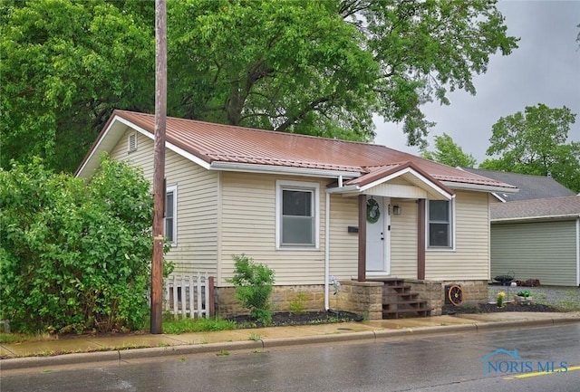 525 Western Ave, Findlay, OH 45840 - view of front of property with a metal roof