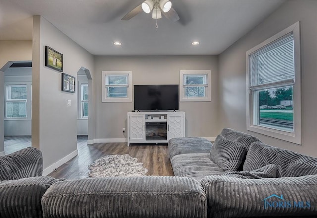 525 Western Ave, Findlay, OH 45840 - living area with arched walkways, a ceiling fan, wood finished floors, and recessed lighting