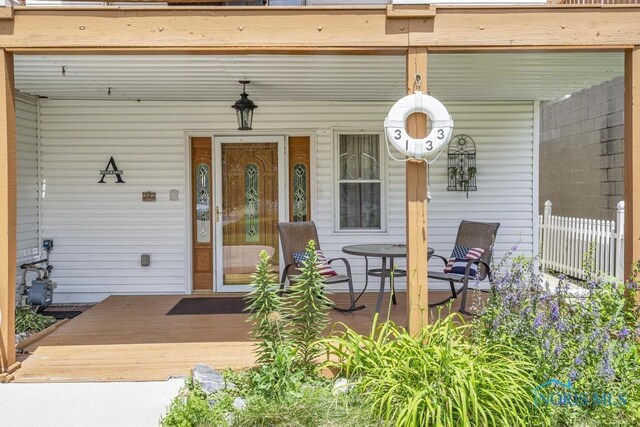 3133 126th St, Toledo, OH 43611 - entrance to property featuring a porch