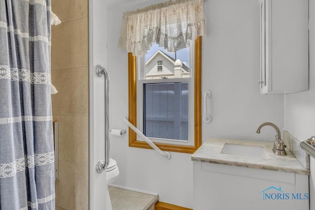 3133 126th St, Toledo, OH 43611 - full bath with vanity and curtained shower