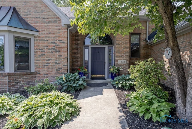 7325 Winsford Ln, Sylvania, OH 43560 - entrance to property featuring brick siding