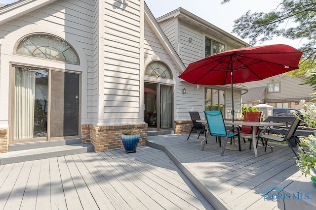 7325 Winsford Ln, Sylvania, OH 43560 - wooden terrace with outdoor dining area