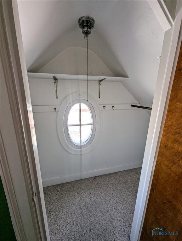 120 Elm St, Fostoria, OH 44830 - detailed view of carpet flooring and baseboards