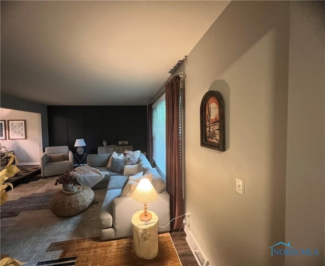 3822 Sylvan Wood Dr, Sylvania, OH 43560 - living area featuring baseboards