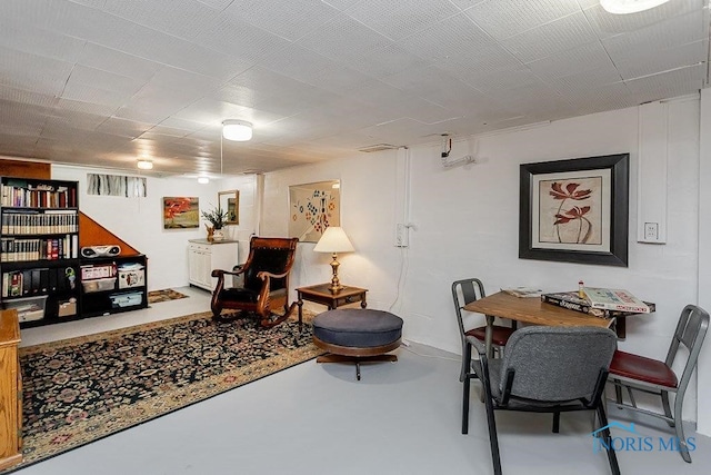 921 7th St, Maumee, OH 43537 - living room with concrete flooring