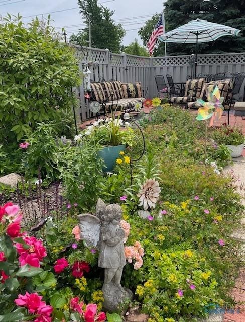 921 7th St, Maumee, OH 43537 - view of yard
