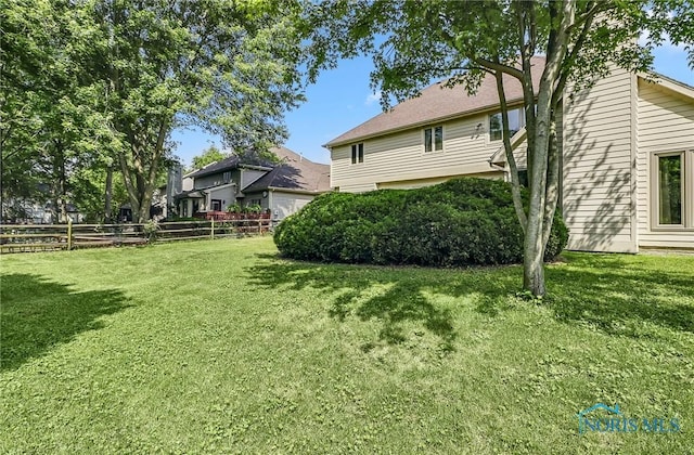 7257 Wembley Ter, Toledo, OH 43617 - view of yard