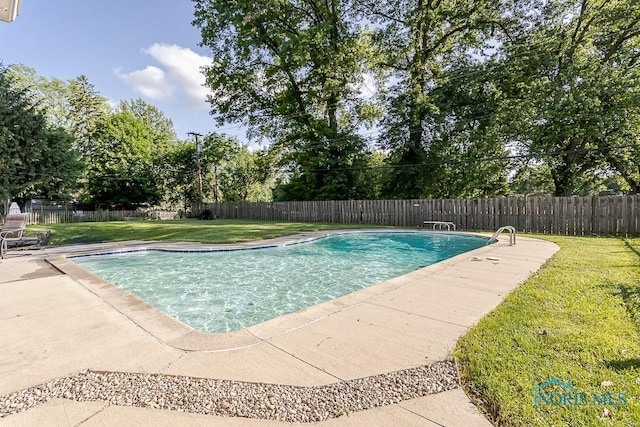 2338 Greenlawn Dr, Toledo, OH 43614 - view of pool featuring a fenced backyard and a patio area