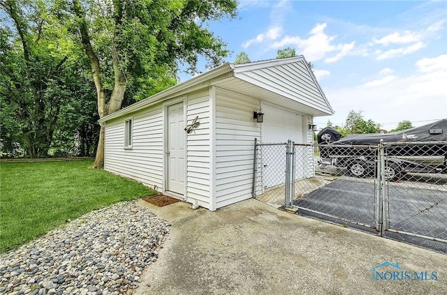 550 W 2nd St, Perrysburg, OH 43551 - detached garage featuring a gate and driveway