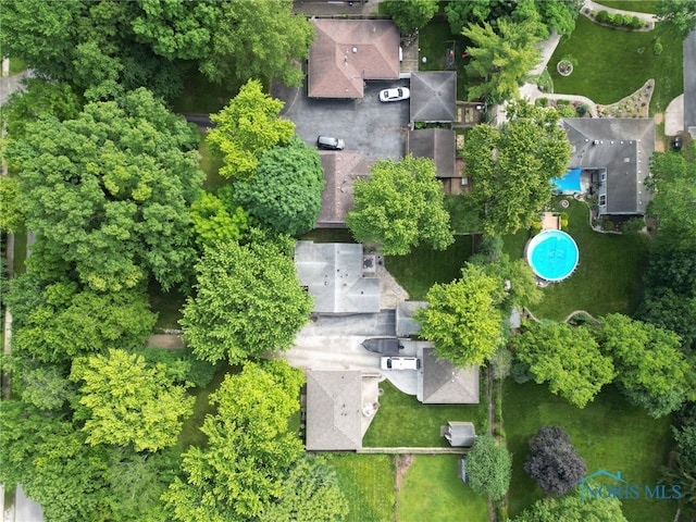 550 W 2nd St, Perrysburg, OH 43551 - aerial view of a pool area