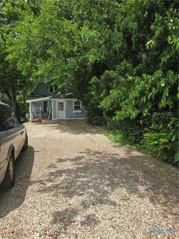1019 Wayne Ave, Defiance, OH 43512 - view of front facade featuring driveway