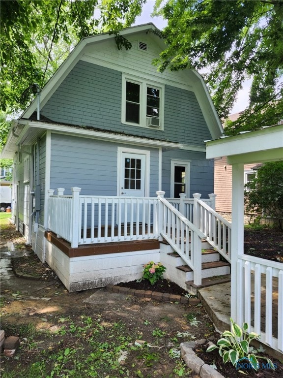 1019 Wayne Ave, Defiance, OH 43512 - view of front facade featuring a gambrel roof