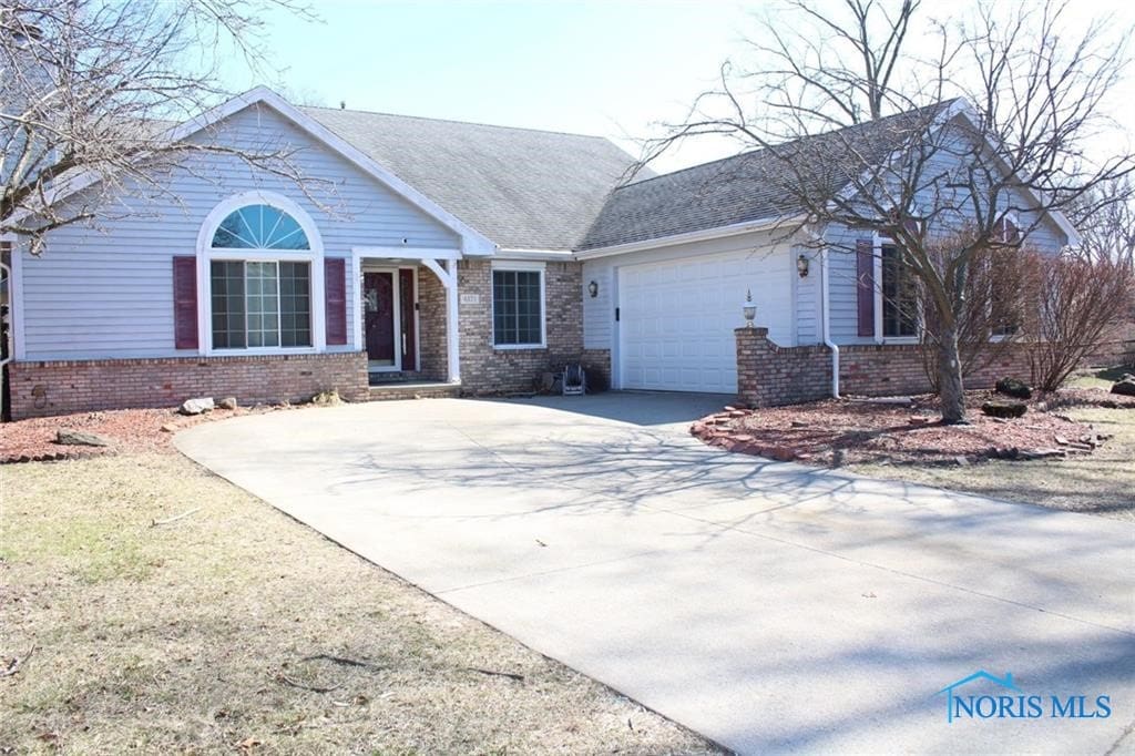 4871 Olde Meadow Ln, Sylvania, OH 43560 - single story home featuring brick siding, driveway, and an attached garage