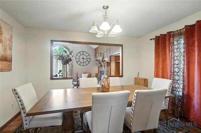 4871 Olde Meadow Ln, Sylvania, OH 43560 - dining area featuring a chandelier